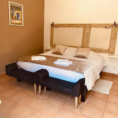 La Maison Du Castellet Bed & Breakfast *